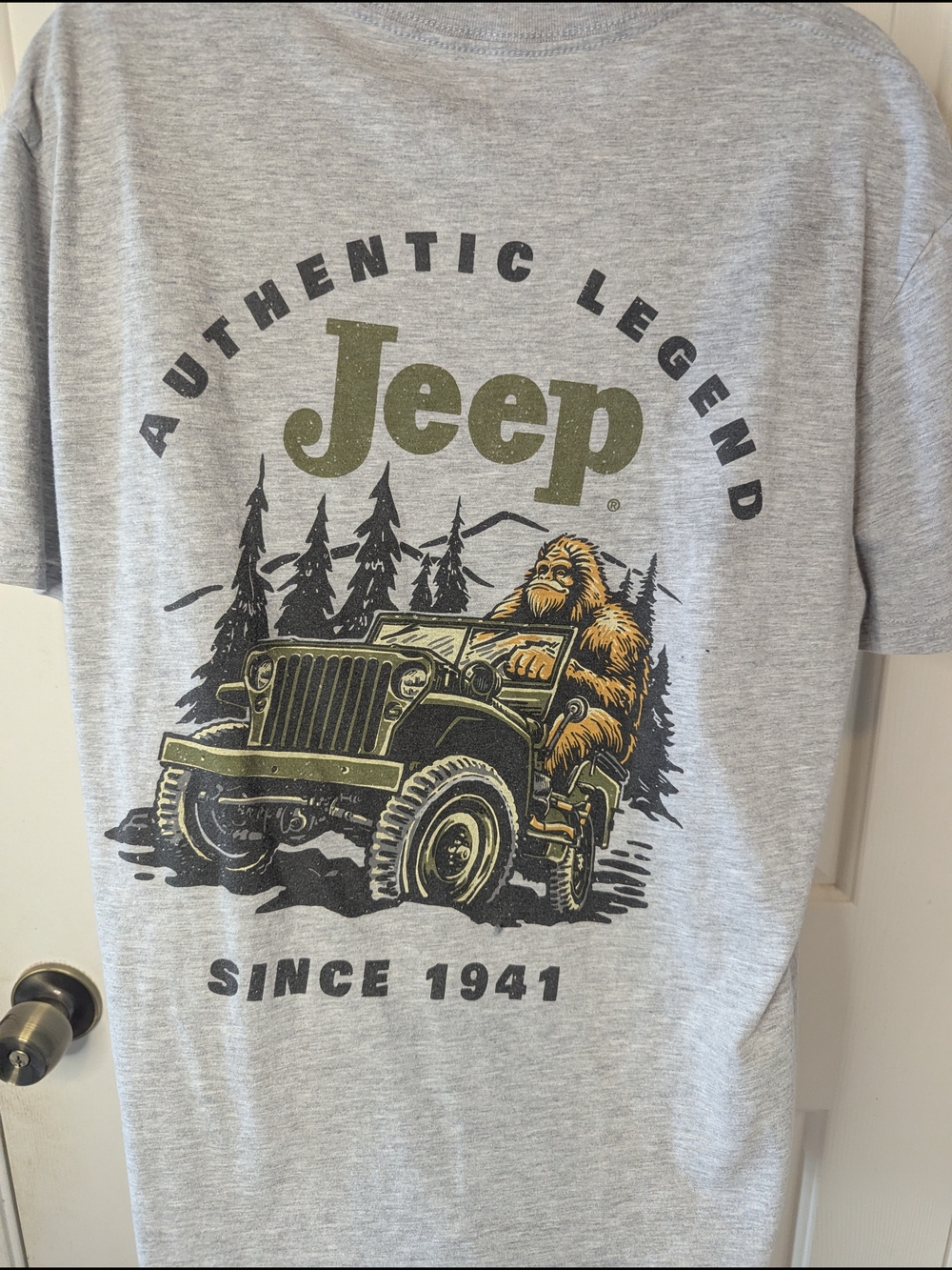 Jeep Sasquatch Legend T-Shirt Mens XL Heather Grey JEDCo Official Licensed Tee